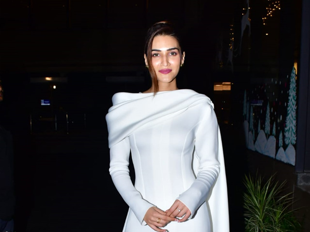 "<i>Aaj Kitne Ache Mood Me Lag Rahe Hai</i>": Kriti Sanon To A Paparazzo