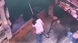 Shivpuri: प्रॉपर्टी के विवाद में दादा ने दुकानदार पिता को पीटने के लिए भेजे बदमाश, डंडा लेकर भिड़ी नाबालिग बेटी