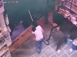 Shivpuri: प्रॉपर्टी के विवाद में दादा ने दुकानदार पिता को पीटने के लिए भेजे बदमाश, डंडा लेकर भिड़ी नाबालिग बेटी