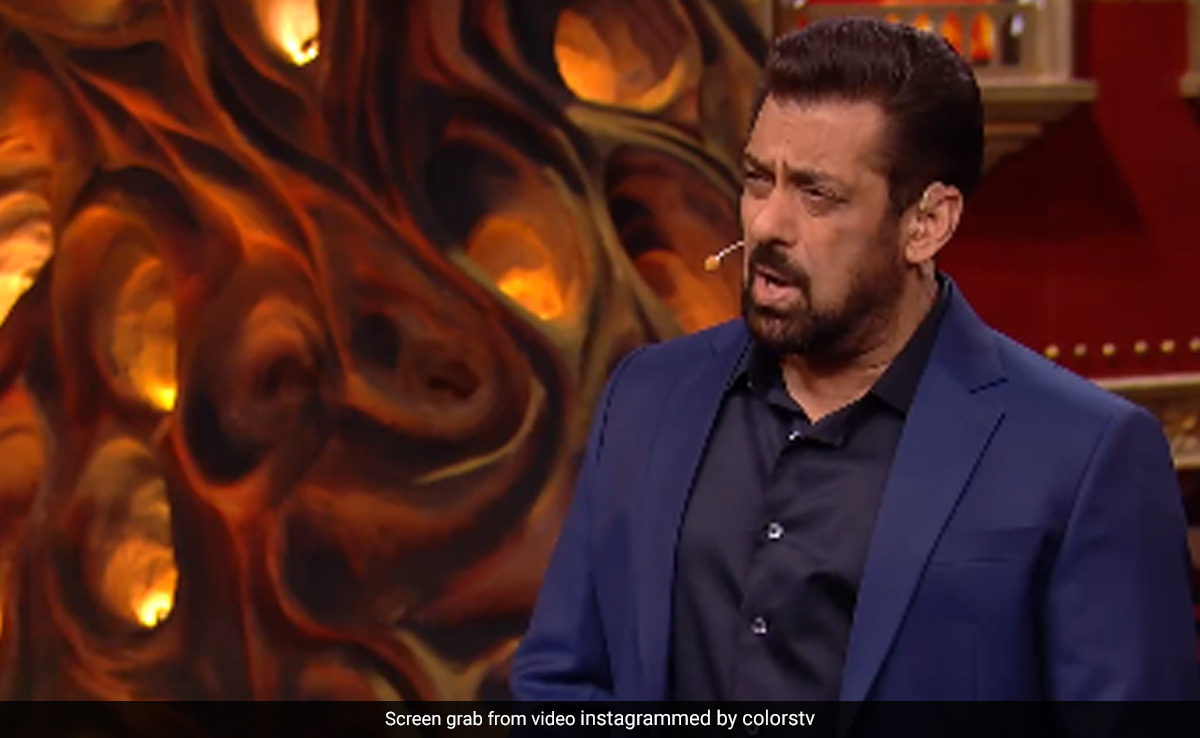 <i>Bigg Boss 17</i>: Salman Khan Schools Munawar Faruqui And Ayesha Khan