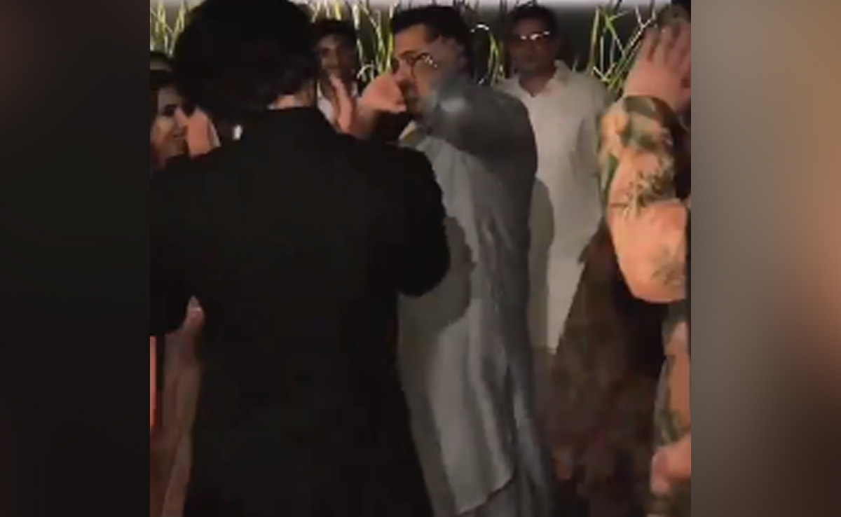 Viral: Salman Khan Rules The Dance Floor At Brother Arbaaz Khan's Wedding Party