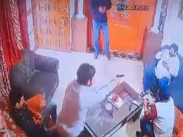 राष्ट्रीय राजपूत करणी सेना के अध्यक्ष सुखदेव सिंह गोगामेड़ी की घर में घुसकर हत्या, सड़कों पर समर्थकों का हंगामा राष्ट्रीय राजपूत करणी सेना के अध्यक्ष सुखदेव सिंह गोगामेड़ी की घर में घुसकर हत्या, सड़कों पर समर्थकों का हंगामा