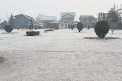 Srinagar Records Coldest Night Of Season At -5.3 Degrees Srinagar Records Coldest Night Of Season At -5.3 Degrees