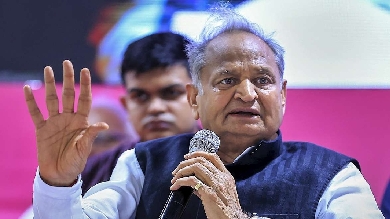Rajasthan Election Results: हार के बाद अशोक गहलोत के OSD लोकेश शर्मा का बड़ा आरोप