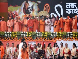 1 Lakh People Recite Bhagavad Gita In Kolkata, Trigger Trinamool-BJP Row 1 Lakh People Recite Bhagavad Gita In Kolkata, Trigger Trinamool-BJP Row