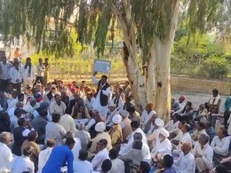 नहर में पानी को लेकर किसानों का महापड़ाव, कहा, 'समस्या से बेपरवाह हैं अधिकारी'