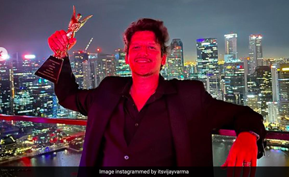 After Big Win, Vijay Varma Dedicates His Award To "Goddess" Tamannaah
