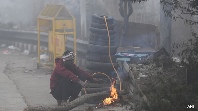 मौसम का टॉर्चर: पूरे उत्तर भारत में हाड़ गलाने वाली ठंड, पहाड़ों पर बर्फ तो दिल्ली-NCR में शीतलहर का कहर