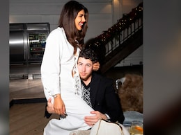 Priyanka Chopra Holiday Dinner: प्रियंका चोपड़ा ने पति और फ्रेंड्स के साथ हॉलिडे डिनर का उठाया लुत्फ, मेनू में खास... Priyanka Chopra Holiday Dinner: प्रियंका चोपड़ा ने पति और फ्रेंड्स के साथ हॉलिडे डिनर का उठाया लुत्फ, मेनू में खास...