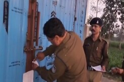 MP News: इंदौर से गुजरात हो रही थी शराब की तस्करी, वीडियो से हुआ पर्दाफाश! MP News: इंदौर से गुजरात हो रही थी शराब की तस्करी, वीडियो से हुआ पर्दाफाश!