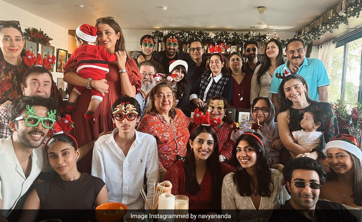 Ranbir-Alia With Raha, Karisma And Others In Fam-Jam Pics From The Kapoors' Christmas Celebrations