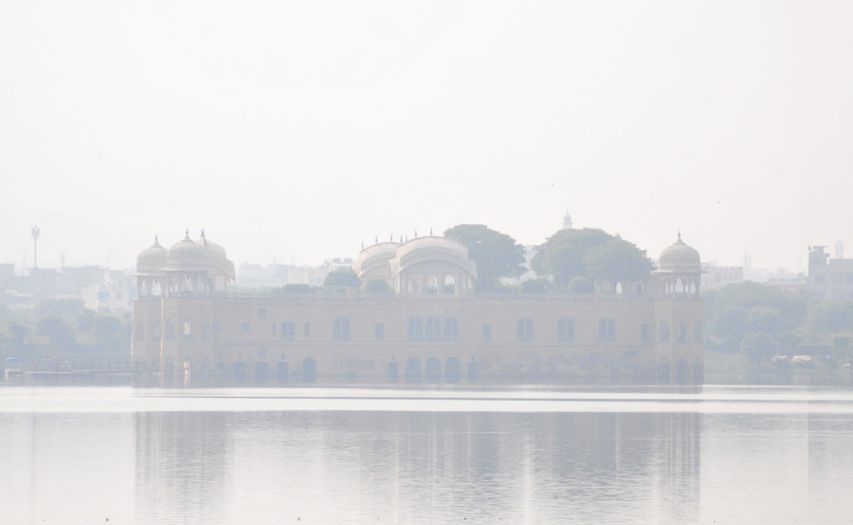 Rajasthan Weather Today: घने कोहरे की चपेट में राजस्थान, वाहनों की रफ्तार पर लगा ब्रेक, IMD ने जारी किया ऑरेंज अलर्ट