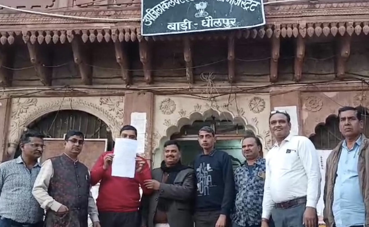 भूमाफियाओं ने नाले पर  किया कब्जा, शहर के लोगों में आक्रोश, एसडीएम को सौंपा ज्ञापन