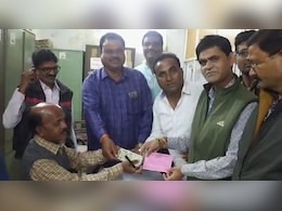 Chhindwara: BJP और कांग्रेस समर्थक में लगी थी चुनावी शर्त, जीत में मिले एक लाख रुपए से करेंगे ये बड़ा काम Chhindwara: BJP और कांग्रेस समर्थक में लगी थी चुनावी शर्त, जीत में मिले एक लाख रुपए से करेंगे ये बड़ा काम