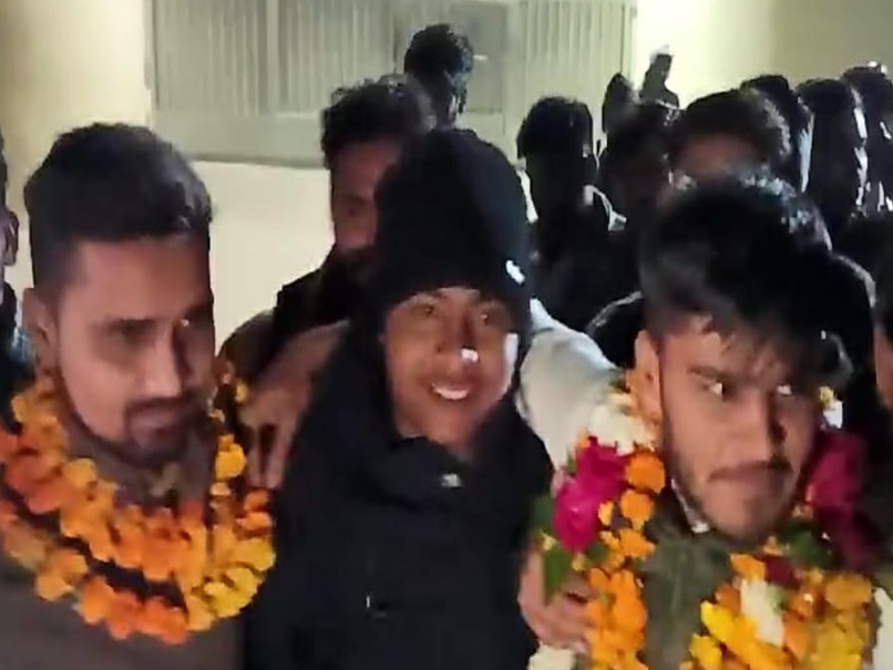 MP News : जज की कार ले जाने के मामले में ABVP छात्र नेता रिहा, फूल-मालाओं से समर्थकों ने लादा