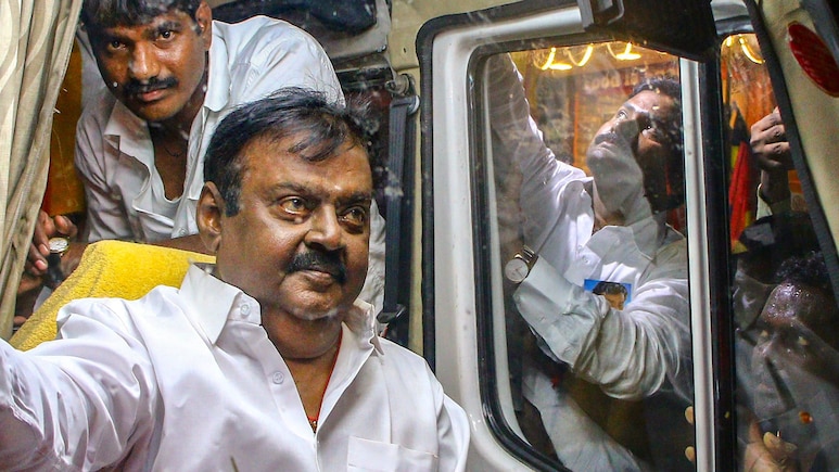 फिल्मी पर्दे पर विलेन को धूल चटाने से लेकर राजनीति तक... 'कैप्टन' विजयकांत के बारे में 5 तथ्य