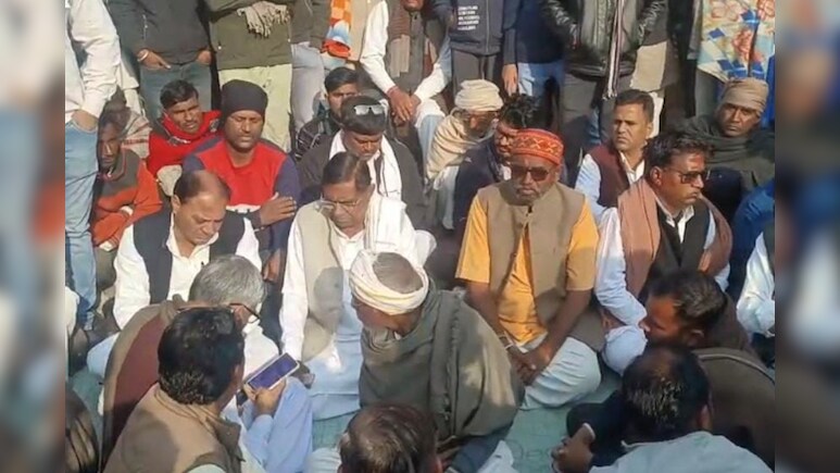 Churu News: दलित मौत मामले में राजेंद्र राठौड़ के आश्वासन पर धरना दे रहे लोगों ने दिया अल्टीमेटम