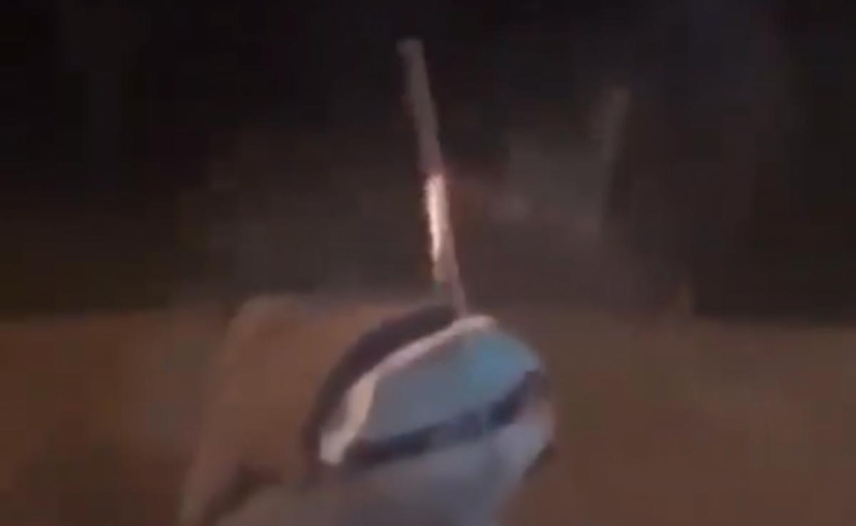 पैंट में फंसा कर लगाई रॉकेट में आग, युवक की कारस्तानी देख कंफ्यूज हो जाएगा दिमाग, देखें वायरल वीडियो