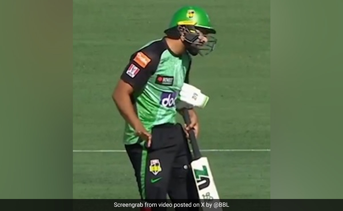 'ये क्या गजब हुआ', बिना पैड पहने बैटिंग करने पहुंचे हारिस रऊफ, देखकर फैन्स का ठनका माथा, विश्वास करना हुआ मुश्किल, Video