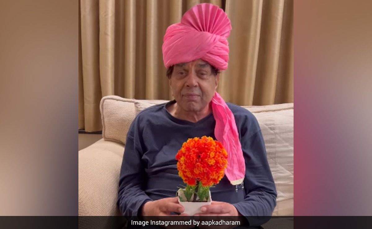 Bollywood News : जन्मदिन पर धर्मेंद्र को फैंस ने भेजे तोहफे, भावुक नजर आए एक्टर