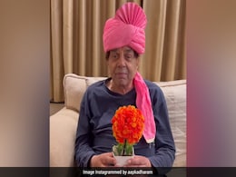 Bollywood News : जन्मदिन पर धर्मेंद्र को फैंस ने भेजे तोहफे, भावुक नजर आए एक्टर Bollywood News : जन्मदिन पर धर्मेंद्र को फैंस ने भेजे तोहफे, भावुक नजर आए एक्टर