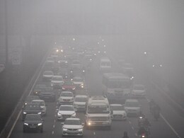 दिल्ली-NCR में साल के पहले दिन कोहरे और प्रदूषण की मार, देरी से चल रहीं 21 ट्रेनें