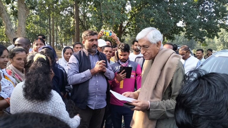 परसा खदान को शुरू कराने और PEKB के नियमित संचालन के लिए ग्रामीणों ने पूर्व डिप्टी CM सिंहदेव को फिर सौंपा ज्ञापन