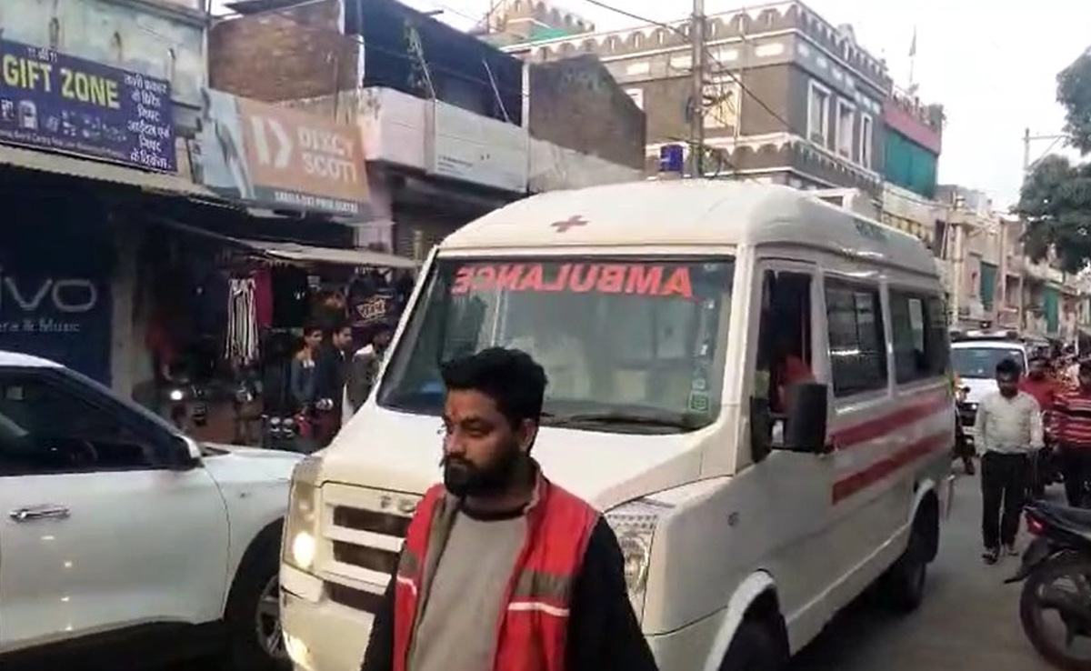 Dhar: चिल्ड्रन एस एकेडमी स्कूल की तेज रफ्तार वैन ने मासूम को मारी टक्कर, इलाज के दौरान मौत