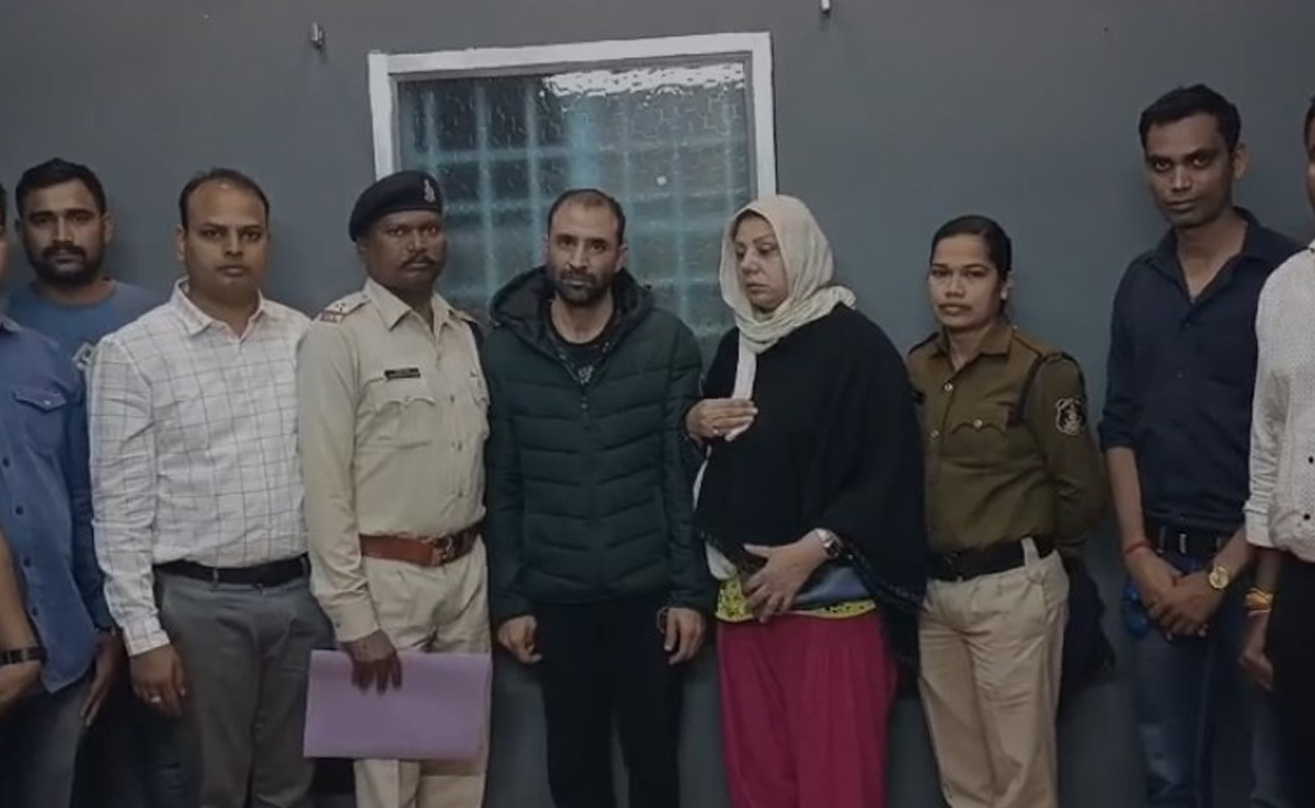 Dhamtari: डॉलर के बदले भारतीय नोट मांगकर ठगी, पुलिस ने श्रीनगर के ठग दंपती को किया गिरफ्तार