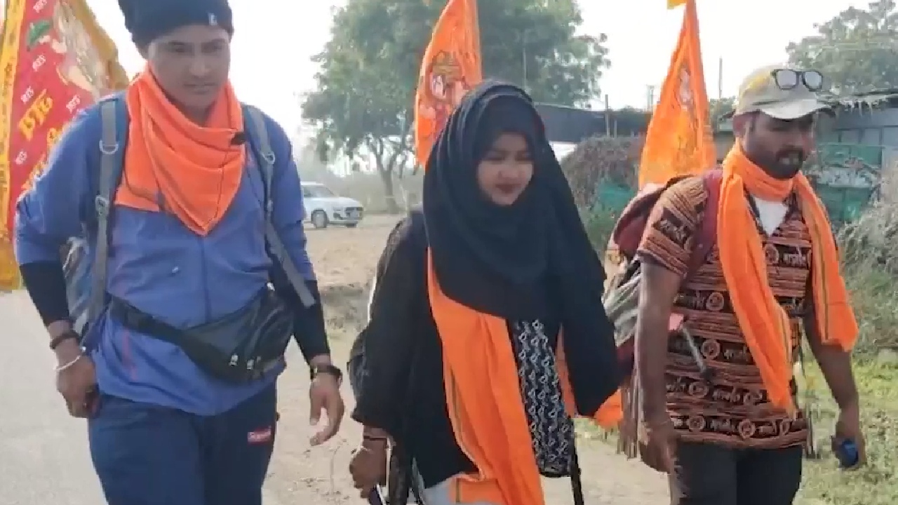 श्री राम के दर्शन के लिए मुंबई से पैदल अयोध्या के लिए निकली शबनम