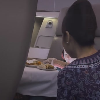 Viral Video Shows Flight Attendant Spoon-Feeding 5-Year-Old Passenger