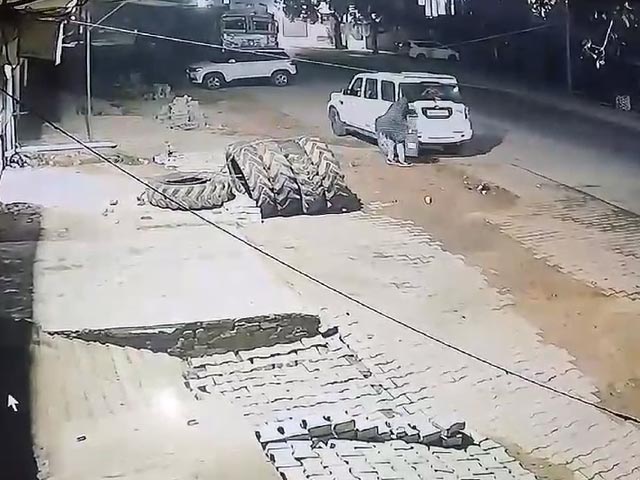 Video: Gas Cutter Used To Steal Entire ATM, Thieves Flee With Lakhs In SUV