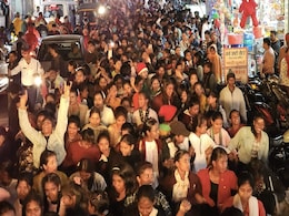 Christmas 2023: बैकुंठपुर में निकली क्रिसमस शोभायात्रा, 'सांता क्लॉज' ने बांटी टॉफियां Christmas 2023: बैकुंठपुर में निकली क्रिसमस शोभायात्रा, 'सांता क्लॉज' ने बांटी टॉफियां