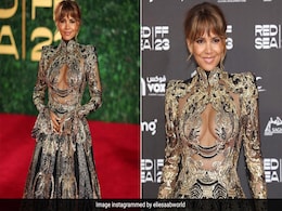 If An Ornament Was A Gown, It Would Look Like Halle Berry's Sheer Gothic Version If An Ornament Was A Gown, It Would Look Like Halle Berry's Sheer Gothic Version