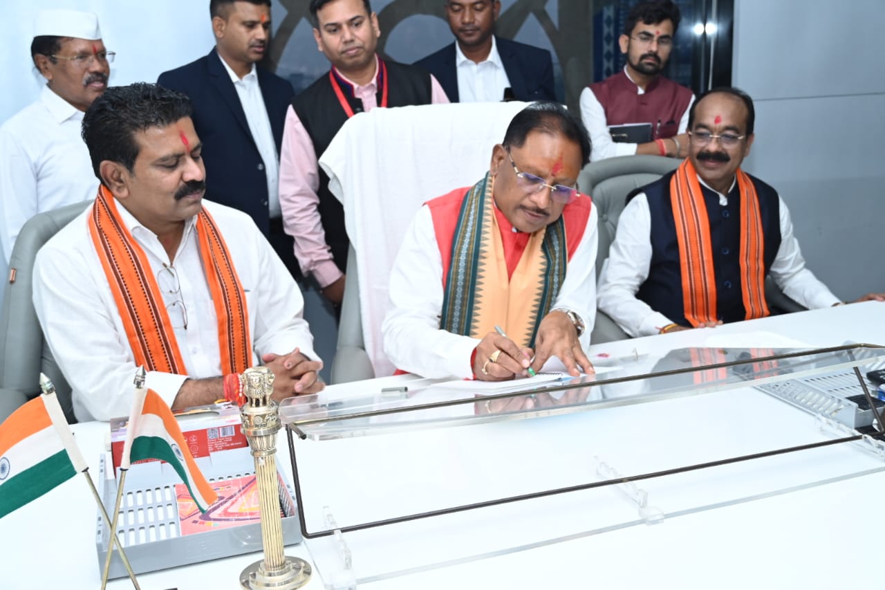 विष्णुदेव कैबिनेट में किन चेहरों को मिलेगी जगह? छत्तीसगढ़ के CM और दोनों डिप्टी CM दिल्ली रवाना