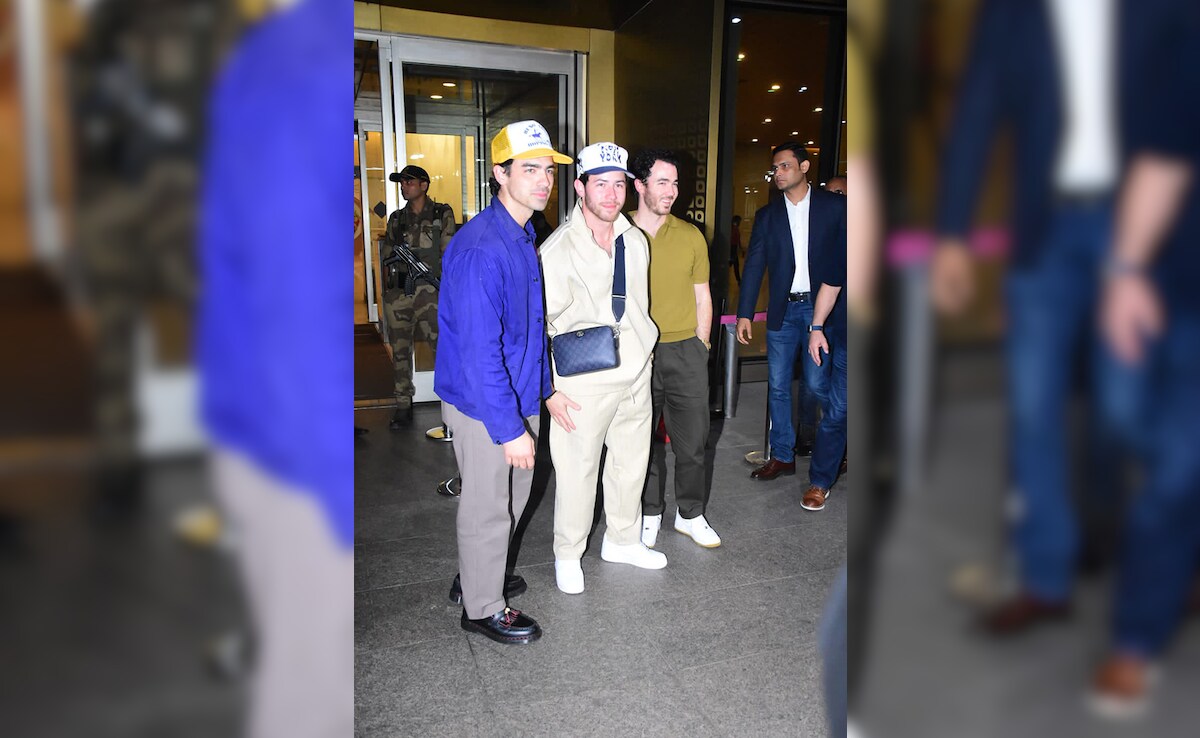 Jonas Brothers Nick, Kevin And Joe Arrive In Mumbai Ahead Of Their First Concert In India Jonas Brothers Nick, Kevin And Joe Arrive In Mumbai Ahead Of Their First Concert In India