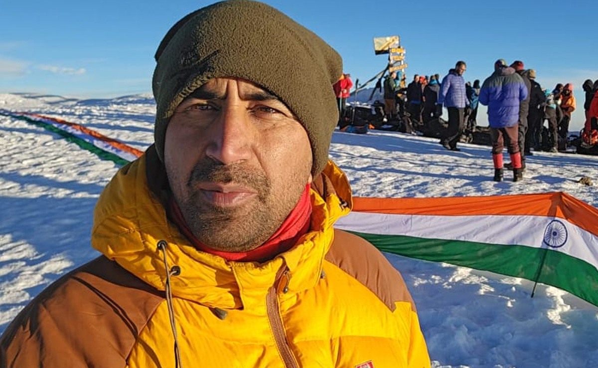 Rakesh Bishnoi: राजस्थान ने लाल ने किया कमाल, अफ्रीका की सबसे ऊंची चोटी पर लहराया 510 फीट का तिरंगा