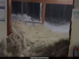 Video: Powerful Waves Strike Key US Military Installation In Marshall Islands Video: Powerful Waves Strike Key US Military Installation In Marshall Islands