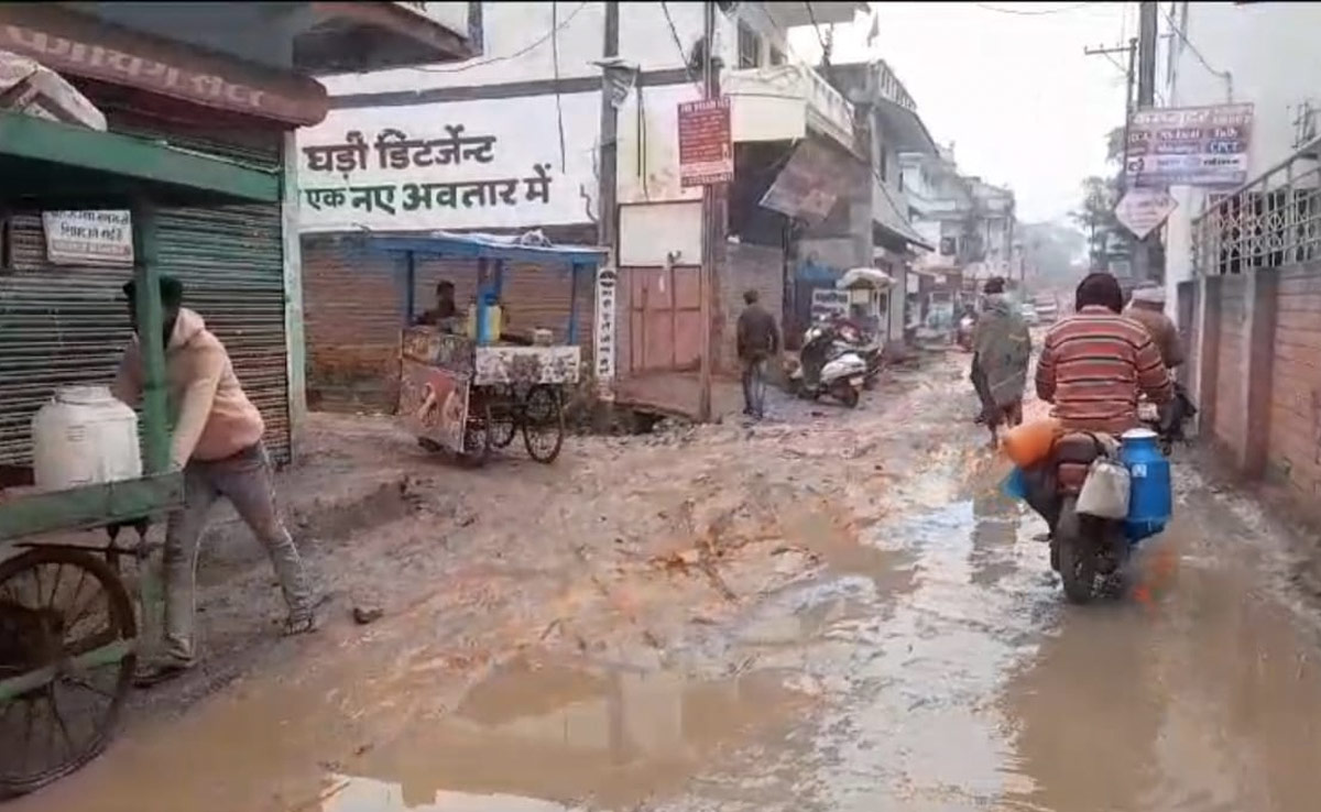 सड़कें हैं या खेत? सीवर प्रोजेक्ट के नाम पर खोद डाला आधा शहर, 'अव्यवस्था के दलदल' में फंसा सतना