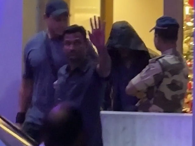 SRK, Gauri And AbRam Return To Mumbai After Holidays