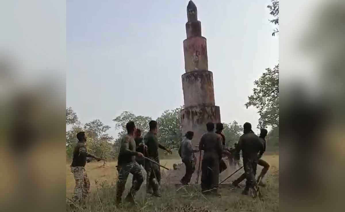 सर्चिंग ऑपरेशन पर निकले जवानों ने ध्वस्त किया नक्सली लीडर का स्मारक, मुख्यधारा से जुड़ने की अपील