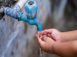 बाथरूम के गंदे से गंदे नल को चुटकियों में चमका देगा एल्युमिनियम फॉयल, बस इस तरह करें इस्तेमाल बाथरूम के गंदे से गंदे नल को चुटकियों में चमका देगा एल्युमिनियम फॉयल, बस इस तरह करें इस्तेमाल