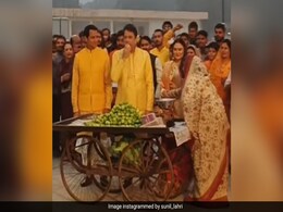 दूरदर्शन के राम-सीता और लक्ष्मण ने अयोध्या में रीक्रिएट किया 37 साल पुरानी रामयाण के इस सीन को, लोग बोलने लगे- जय श्रीराम दूरदर्शन के राम-सीता और लक्ष्मण ने अयोध्या में रीक्रिएट किया 37 साल पुरानी रामयाण के इस सीन को, लोग बोलने लगे- जय श्रीराम