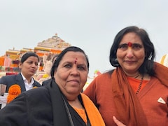 तब और अब : 32 साल बाद एक बार फिर राम मंदिर के सामने नज़र आईं उमा भारती