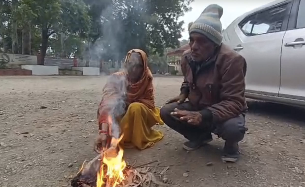 मध्यप्रदेश के दमोह में बहू पर आरोप, कड़ाके की ठंड में बुजुर्ग दंपत्ति को घर से किया बेदखल