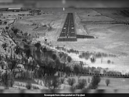 Video: पहली बार रात में कारगिल एयरस्ट्रिप पर लैंड हुआ C-130J विमान, वायुसेना की बड़ी उपलब्धि Video: पहली बार रात में कारगिल एयरस्ट्रिप पर लैंड हुआ C-130J विमान, वायुसेना की बड़ी उपलब्धि