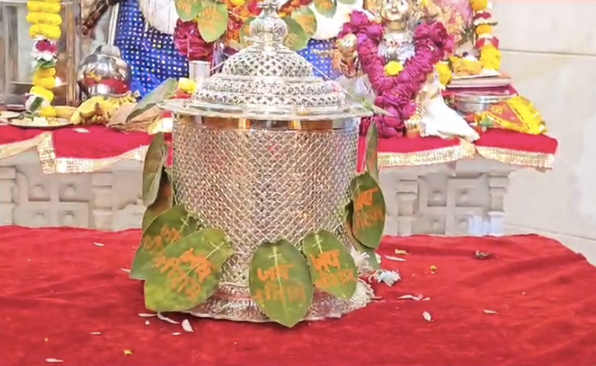 Ram Mandir News: राम मंदिर के लिए 5 किलो चांदी का दीपक अयोध्या रवाना, जयपुर के कारीगरों ने की है नक्काशी