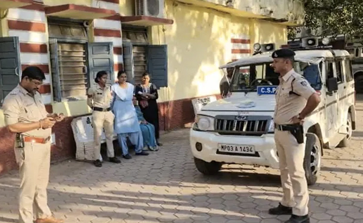 सीएम मोहन यादव के निर्देश का दिखा असर, इंदौर में अवैध रूप से संचालित किए जा रहे बाल गृह को प्रशासन ने किया सील