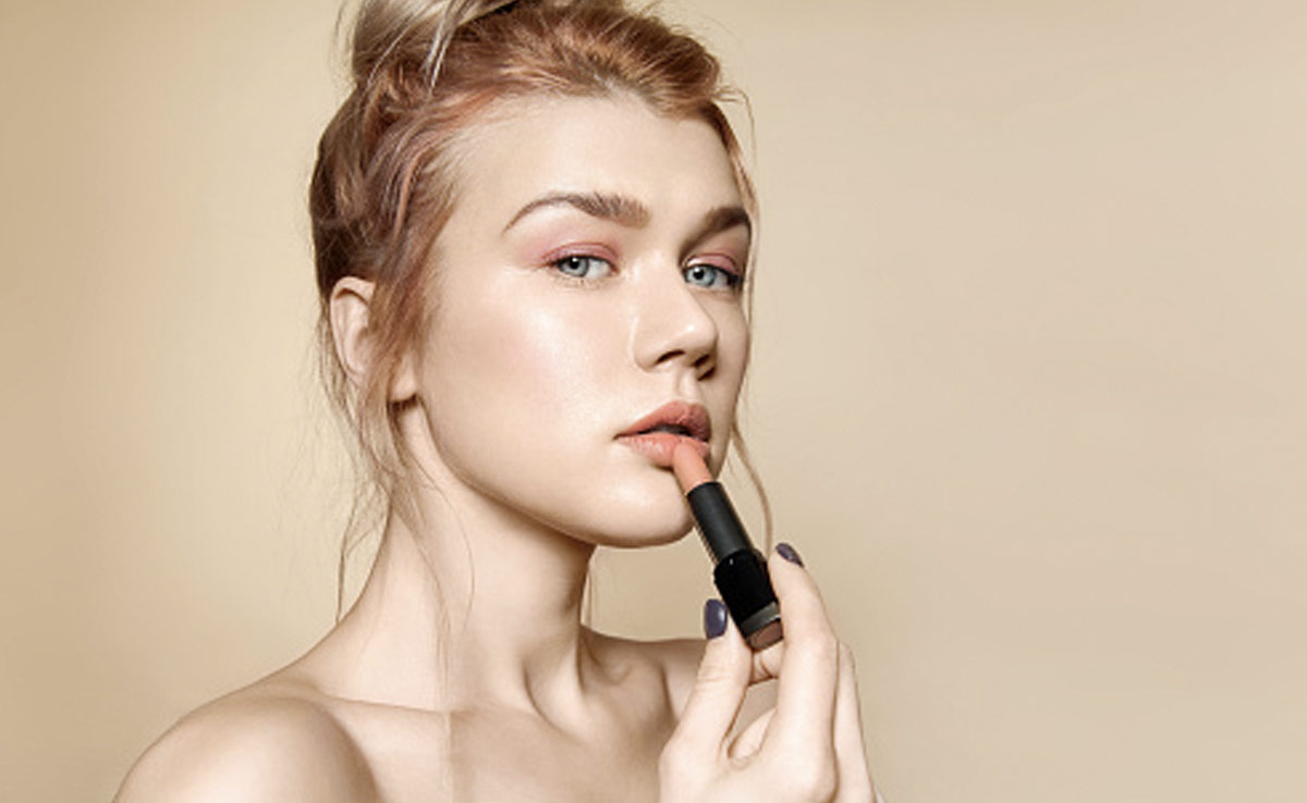 Amazon Great Republic Day Sale: Add Peach Fuzz To Your Beauty Routine With These Must-Have Makeup Products