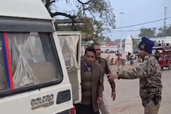 छतरपुर में सस्पेंशन हटाने के बदले शिक्षक दे रहा था रिश्वत, हुआ गिरफ्तार छतरपुर में सस्पेंशन हटाने के बदले शिक्षक दे रहा था रिश्वत, हुआ गिरफ्तार